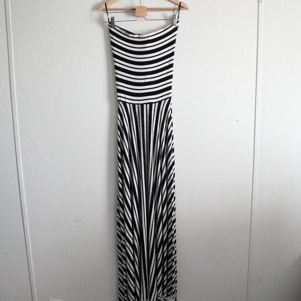FELICITY and Cocoa Black and White Stripped Dress. - Picture 6 of 16